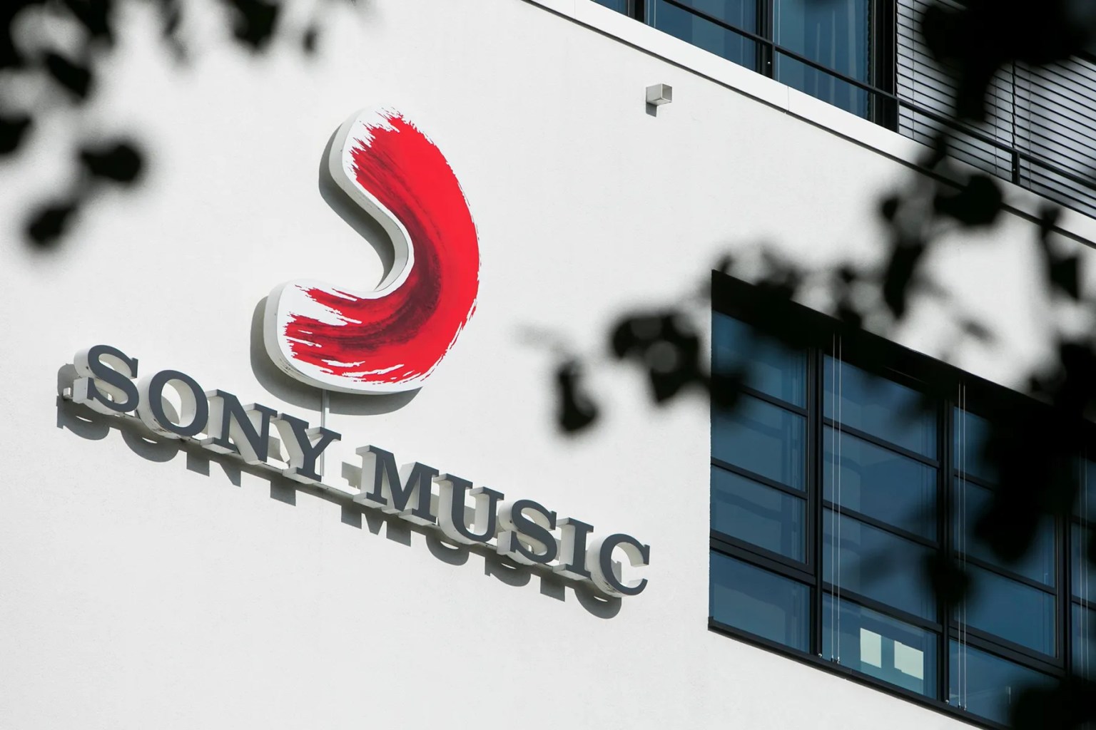 sony-music logo